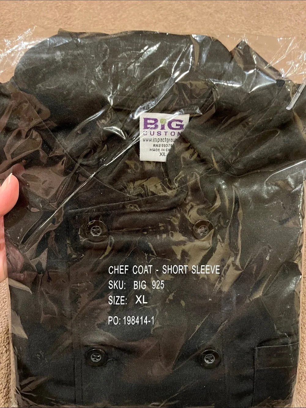 Unisex Chef coat in black. NWT short sleeve XL